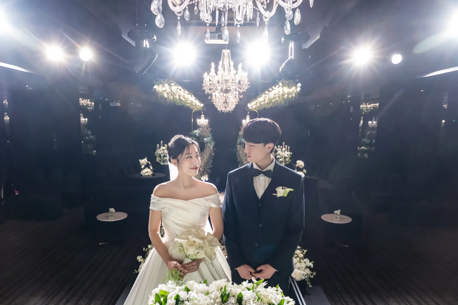 세인트메리엘 호텔웨딩본식사진 스포트라이트 아래 혼인서약