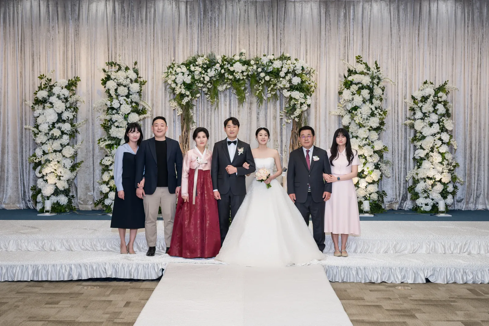 서울 삼성E&A 본식사진원본으로 전달되는 한복 입은 양가 가족 원판