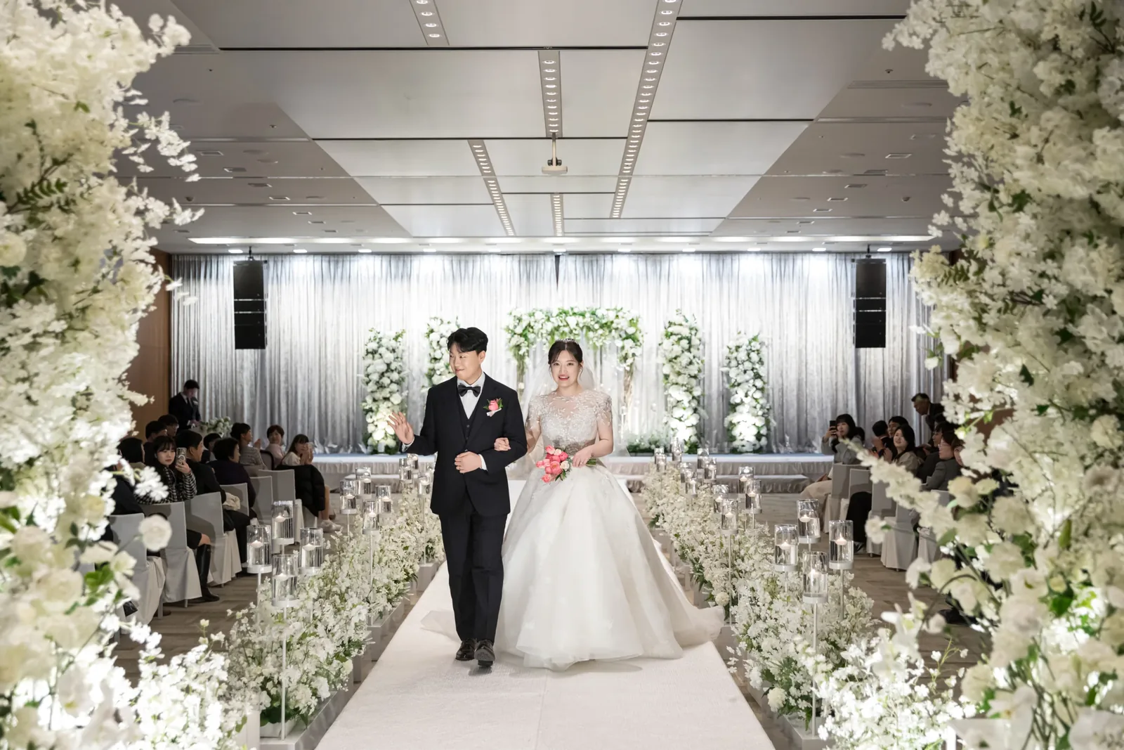 서울 삼성E&A 본식사진패키지로 촬영한 버진로드를 걷는 신랑