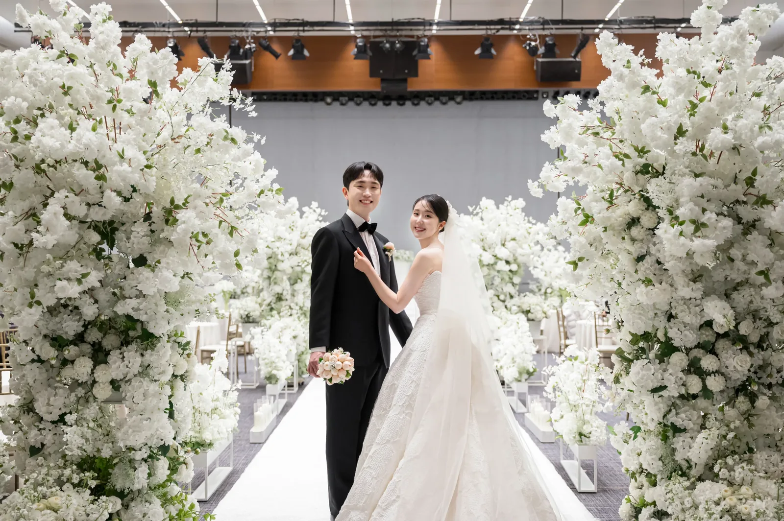 삼성서초사옥 본식사진가격 버진로드 위 신랑신부