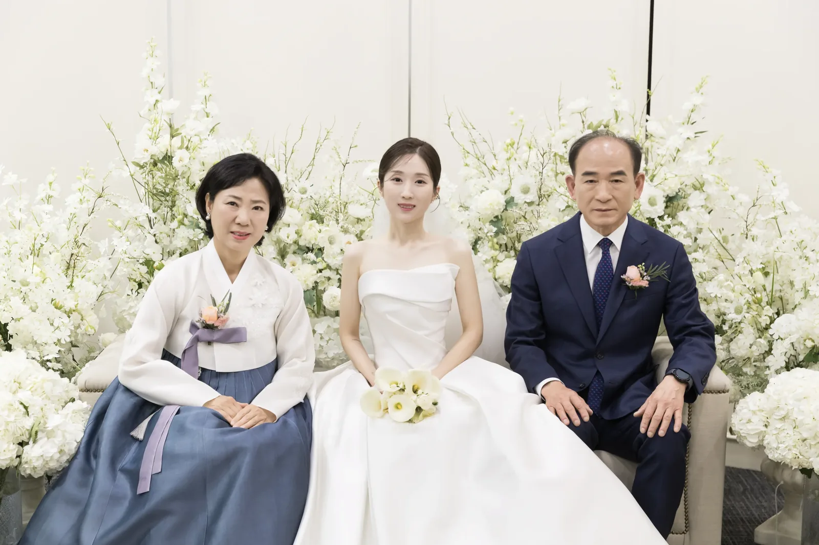 삼성서초사옥 폐백사진 한복 입은 부모님과 신부