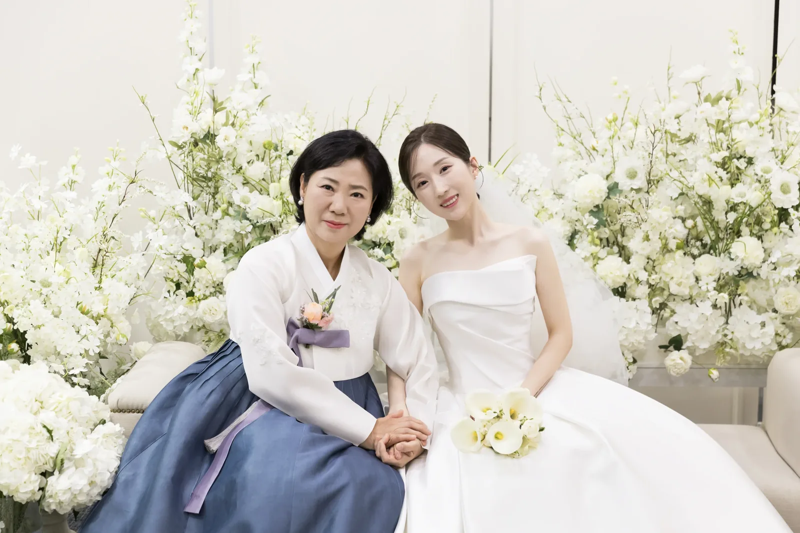 삼성서초사옥 폐백사진 어머니와 신부 투샷