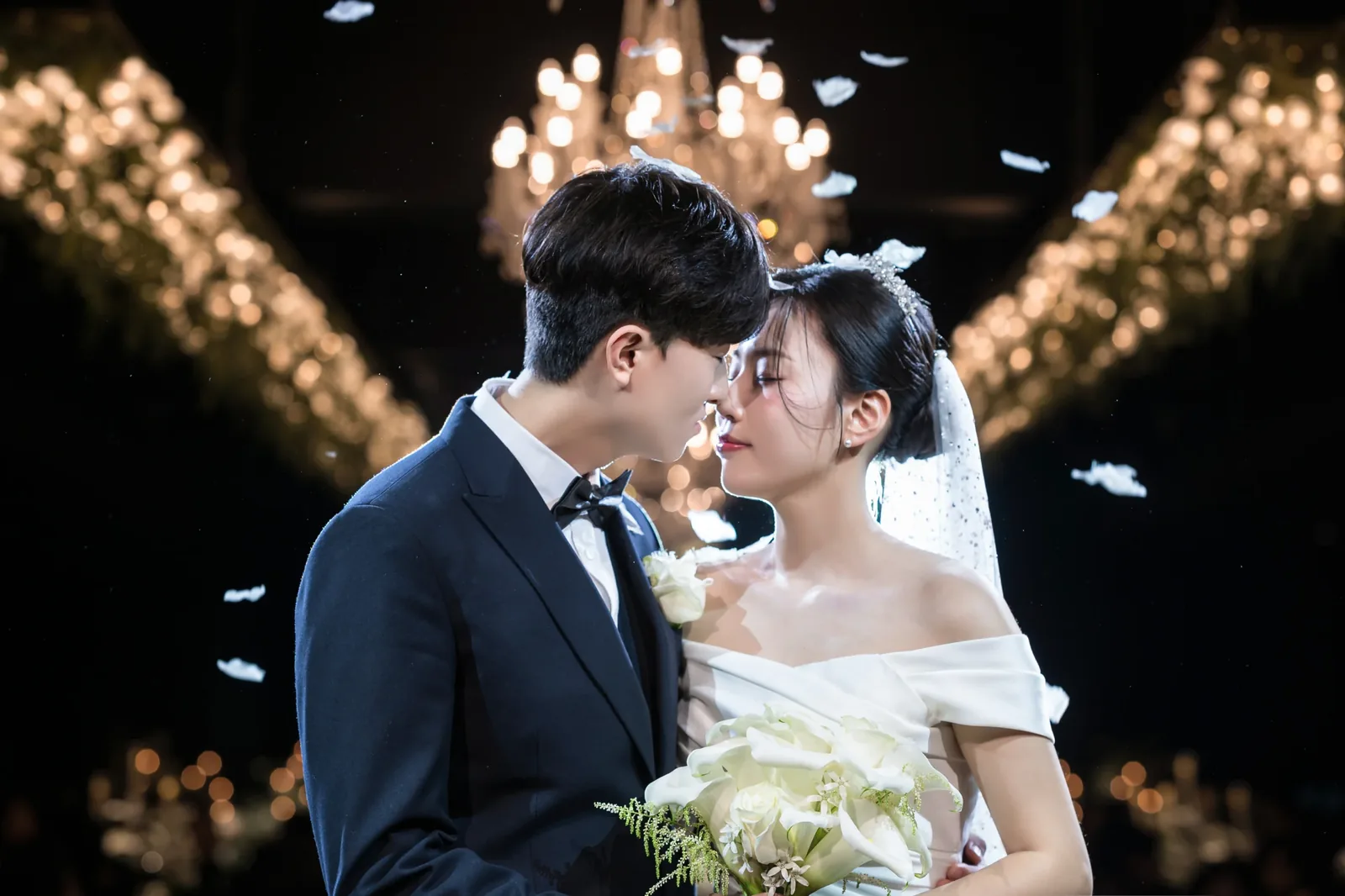 세인트메리엘 본식사진셀렉 이마를 맞댄 신랑신부